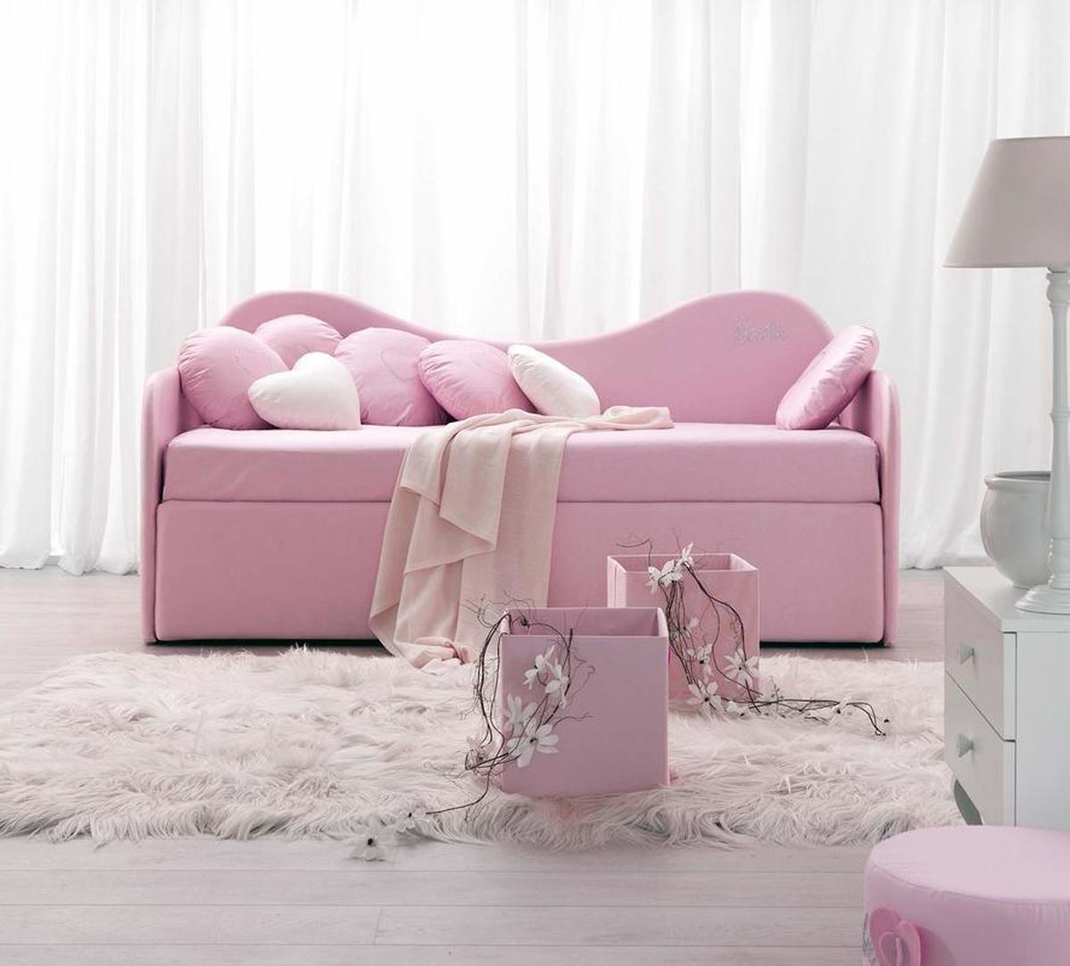 Manuela Mazzanti Barbie room designer: Furniture, textiles, accessories 